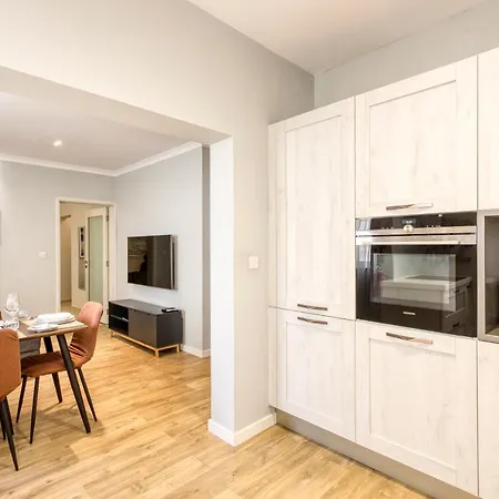 A Lovely, Designer & Central 2br With Wifi By 360 Estates Gzira